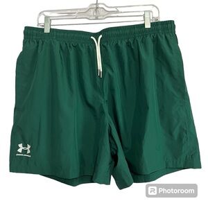 Under Armour Woven Volley Shorts in Hunter Green. Men’s Size XL